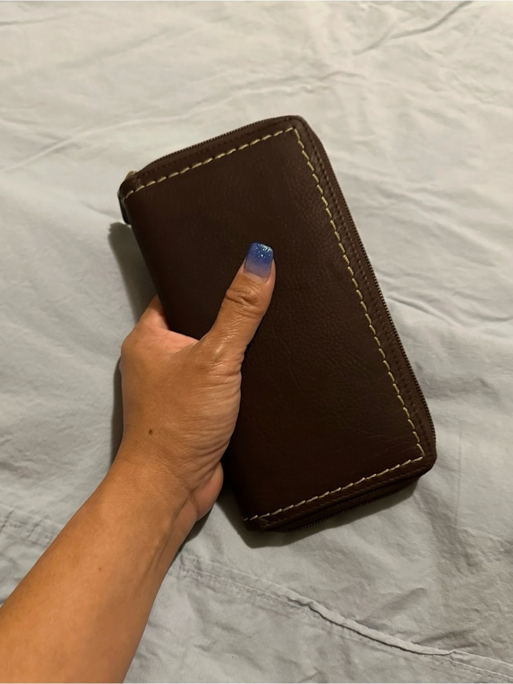 Women’s 
Brown Leather Zip Wallet